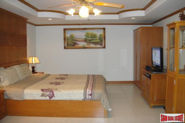 1 Bedroom 70 Sq.M. Condo Near Wong Amat Beach in Naklua For sale-6