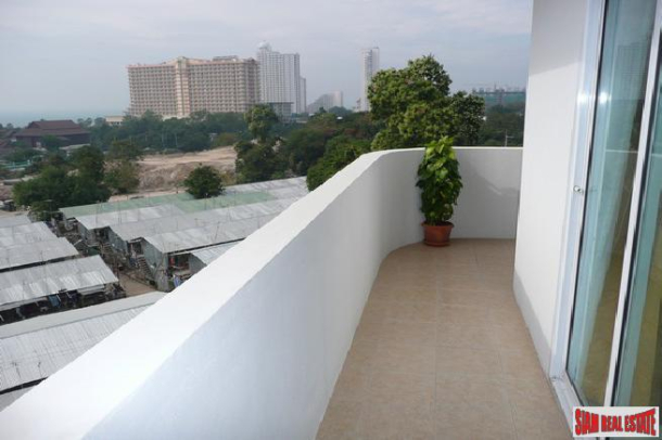 1 Bedroom 70 Sq.M. Condo Near Wong Amat Beach in Naklua For sale-8