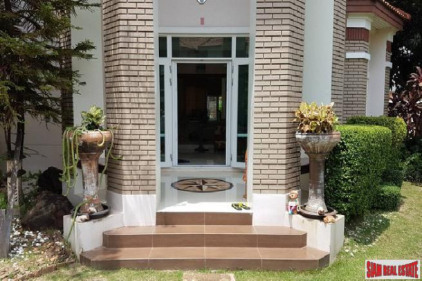 De Ville Srinakarin | Splendid Two Storey Home for Rent with Gardens and Private Pool in Bangna-3