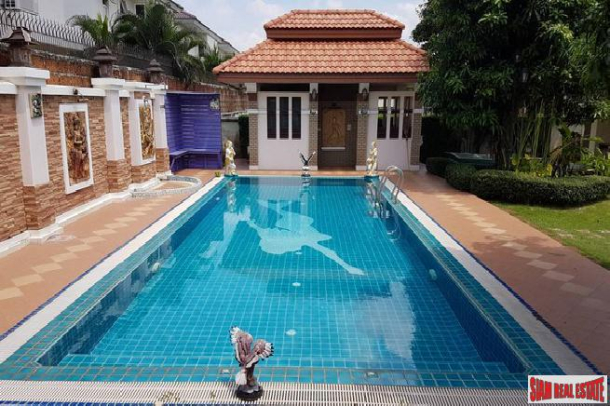 De Ville Srinakarin | Splendid Two Storey Home for Rent with Gardens and Private Pool in Bangna-7