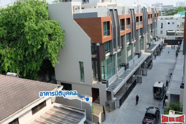 Modern and Convenient Four Bedroom Townhouse in Ekkamai-2