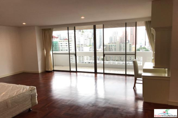 City Views from this Extra Large Four Bedroom Condo on Sukhumvit 18-17