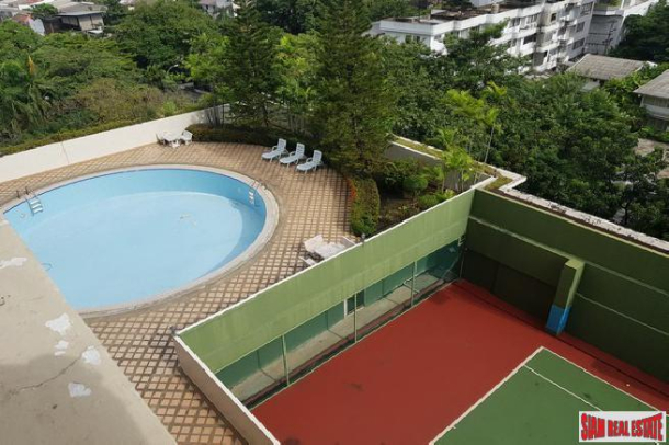 Oriental Towers Condo | Large Three Bedroom Family Condo with  Pool and City Views in Ekkamai-3