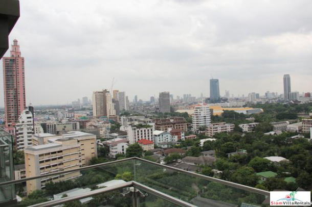 GM Service Apartment | Comfortable Two Bedroom Serviced Apartment with City Views in Phrom Phong.-1