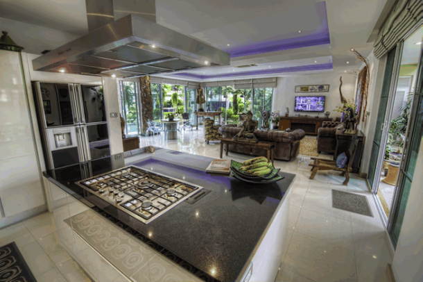 4 Bedrooms 4 Bathrooms Large Modern House In An Up-Market Location - East Pattaya-7