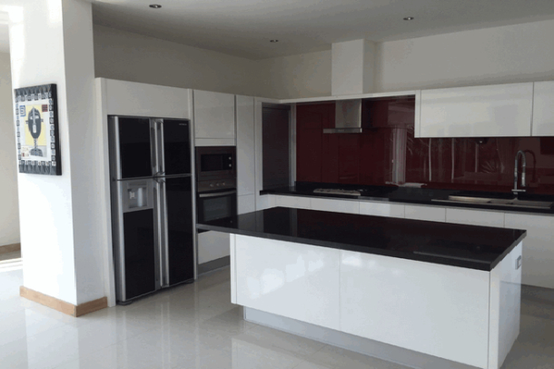 Reduced price 3 Bedrooms 3 Bathrooms Large Modern House  - East Pattaya-13