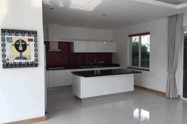Reduced price 3 Bedrooms 3 Bathrooms Large Modern House  - East Pattaya-9