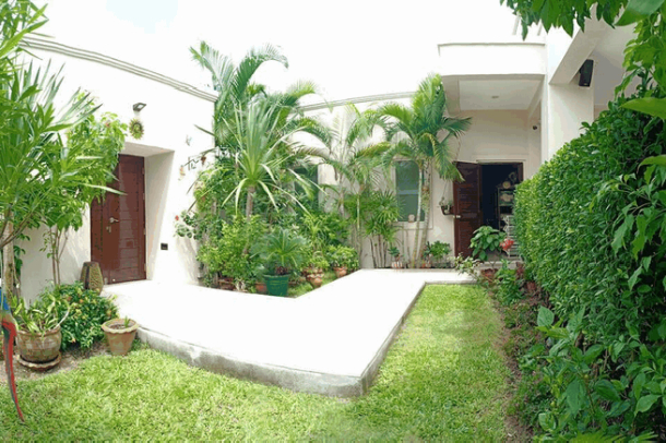 For sale 3 Bedrooms 3 Bathrooms Large Modern House  - East Pattaya-16