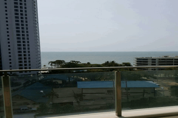 Luxurious 1 BR Beachfront Condominium On Wongamat Beach  For Rent Reasonable Price-9