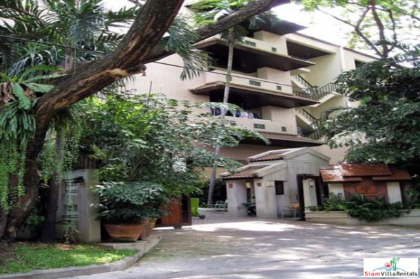 Raintree Village Apartment | Spacious Three Bedroom Condo with Bonus Rooms for Rent in Phrom Phong-1