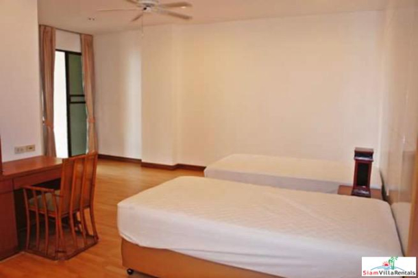 Raintree Village Apartment | Spacious Three Bedroom Condo with Bonus Rooms for Rent in Phrom Phong-3