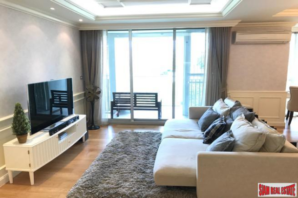 Via 31 | Elegantly Decorated One Bedroom Condo with Green City Views in Phrom Phong-8