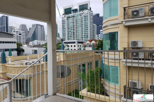Family-Style Townhouse with Five Bedrooms in the Center of the City, Phrom Phong-20