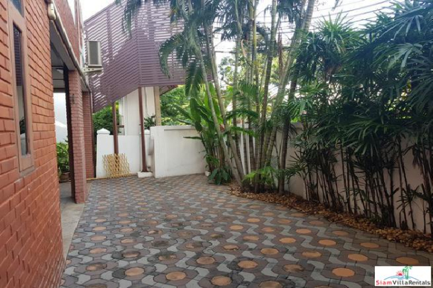 Villa 49 | Three Storey Four Bedroom Townhouse with Pool Views for Rent  in Thong Lo-8