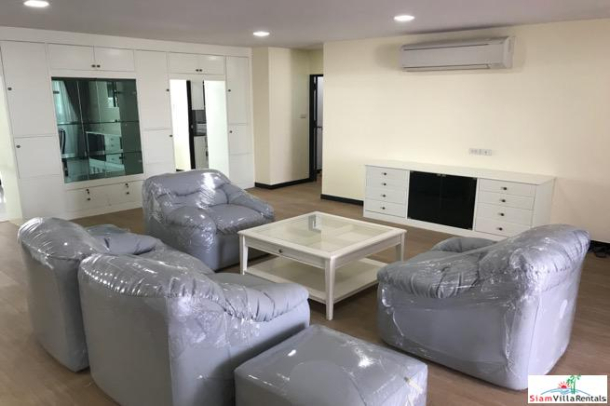 Grand Ville House 2 | Extra Large Three Bedroom Condo for Rent only 560 Meters to BTS Asok-9