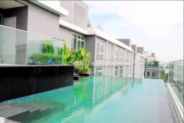 8 Rai of Residential or Commercial Land for Sale at Kanchanapisek Road, Saphan Sung-19