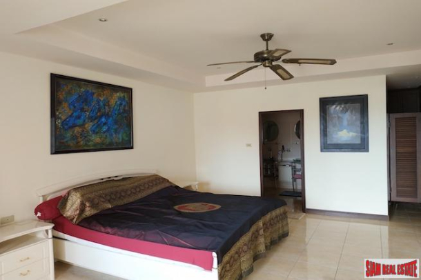 Large One Bedroom Corner Unit with Sea Views in Jomtien-14