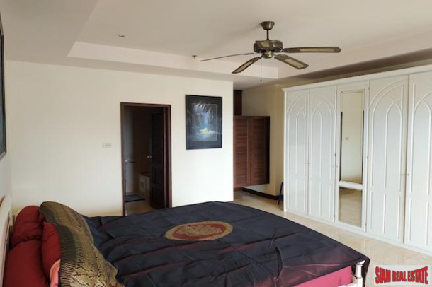Large One Bedroom Corner Unit with Sea Views in Jomtien-15