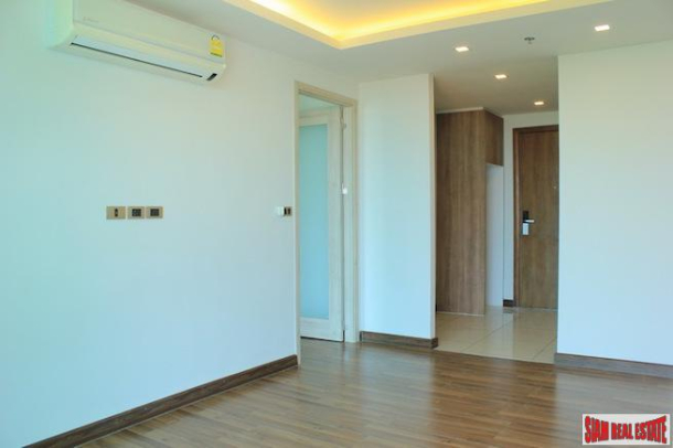 Spacious One Bedroom with Sea View Minutes from the Beach in Jomtien-2