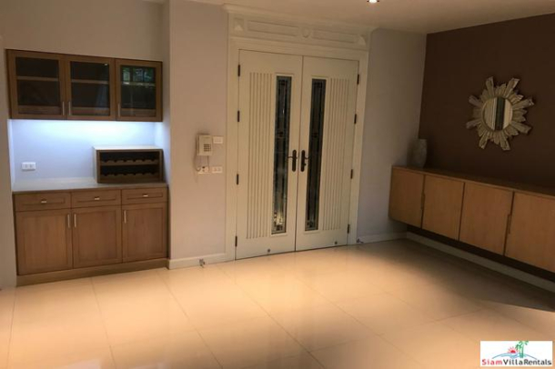 New Modern Three Bedroom Apartment with Easy Access to BTS Phloen Chit-5