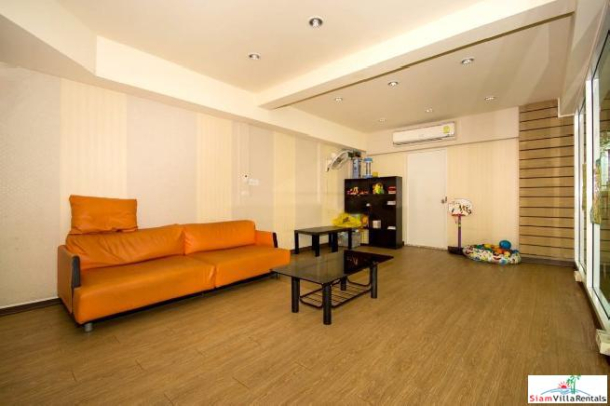 The Amethyst 39 | Large Two Bedroom Condo within Walking Distance to Phrom Phong-7