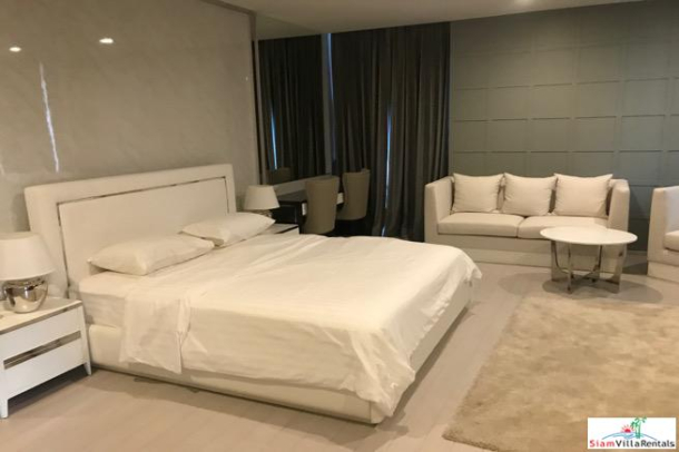 Noble Ploenchit | Three Bedroom Duplex on the 38th & 39th Floor in Phloen Chit-17
