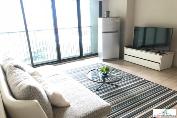 Noble Solo | Large Furnished One Bedroom Condo in a Desirable Area of Thong Lo-14