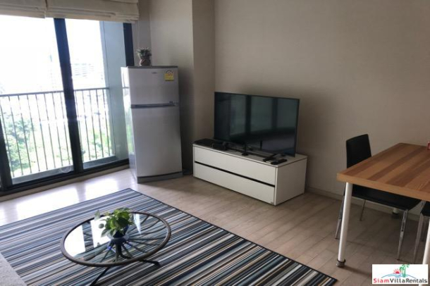 Noble Solo | Large Furnished One Bedroom Condo in a Desirable Area of Thong Lo-8