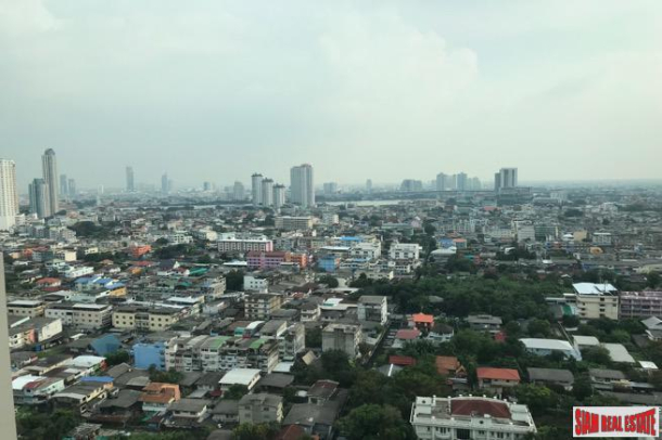 Teal Sathorn- Taksin | City Views and Close to the BTS in the Three Bedroom Condo in Wongwian Yai-4