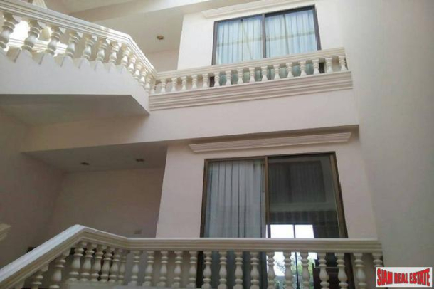 Four Storey Townhouse with Plunge Pool in Phra Khanong-2