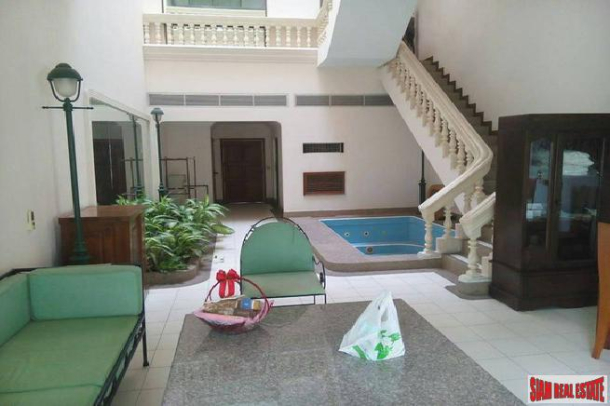Four Storey Townhouse with Plunge Pool in Phra Khanong-3