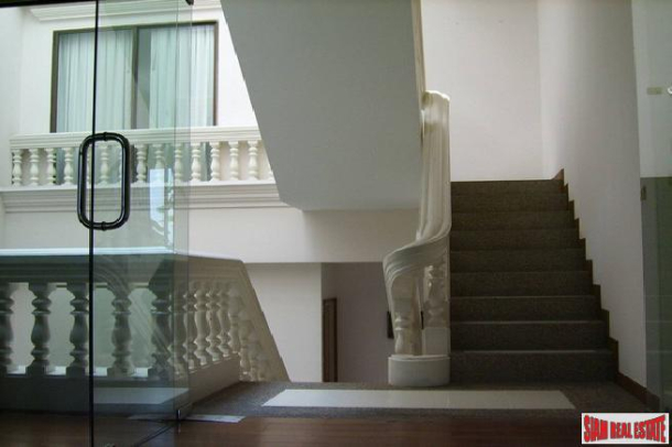 Four Storey Townhouse with Plunge Pool in Phra Khanong-8