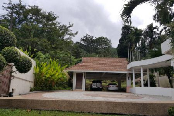 Four Bedrooms Luxury Villa with Exceptional Garden Built on 3 Rai in Kathu-10