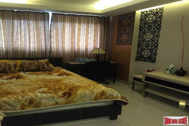 Warm and Inviting Two Bedroom Condo Close to the Beach in Jomtien-17
