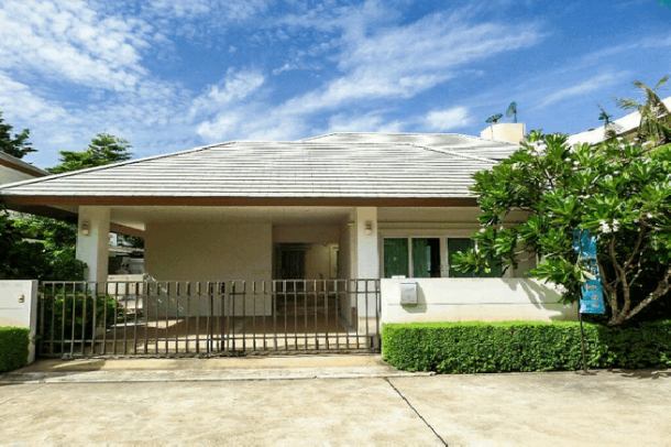 Modern Four-Bedroom Beach House Pool Villa in Banglamung Pattaya-1