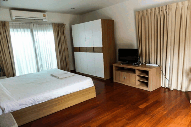Modern Four-Bedroom Beach House Pool Villa in Banglamung Pattaya-11