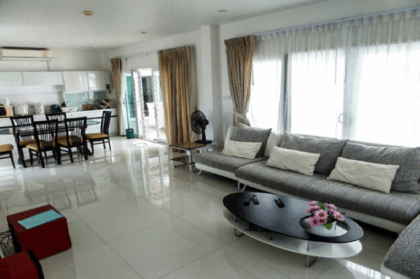 Modern Four-Bedroom Beach House Pool Villa in Banglamung Pattaya-2