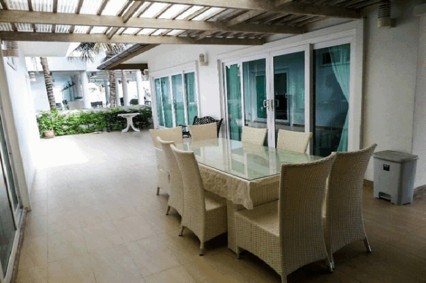 Modern Four-Bedroom Beach House Pool Villa in Banglamung Pattaya-6