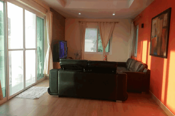 Beautiful 4 Bedroom 5 Bathroom Large Areas House with private swimming pool  - East Pattaya-12