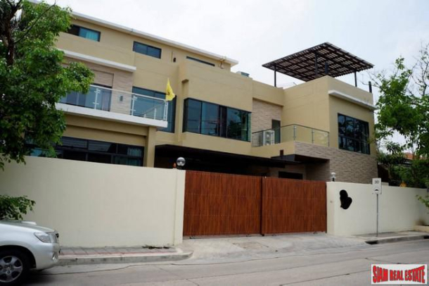 Spectacular Private Five Bedroom, Three Storey Luxury House in Phra Khanong-2