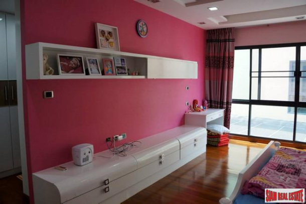 High-end living in the City Center 2 Bedroom for sale - Pattaya City-29