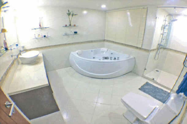 High-end living in the City Center 2 Bedroom for sale - Pattaya City-14