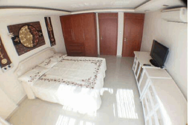 High-end living in the City Center 2 Bedroom for sale - Pattaya City-16
