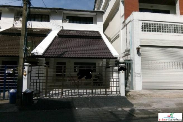 Three Storey Three Bedroom Townhouse for Rent in Phra Khanong-1