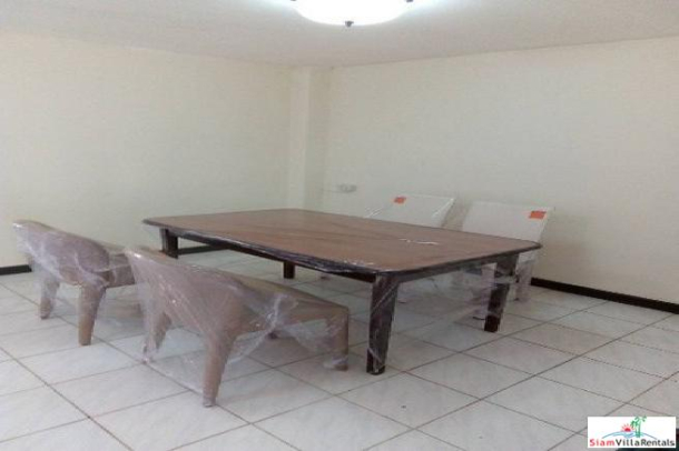 Three Storey Three Bedroom Townhouse for Rent in Phra Khanong-4
