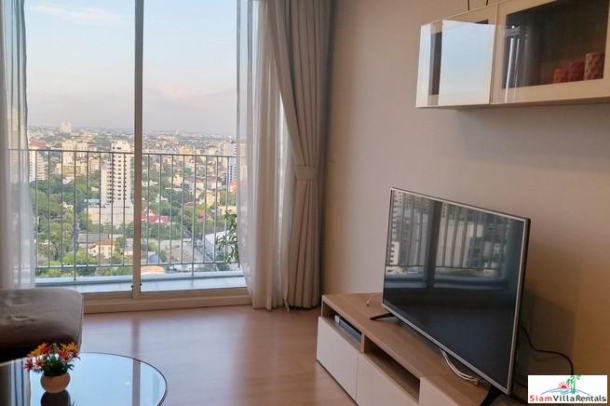 HQ by Sansiri | Large Two Bedroom Corner Condo with Great City Views in Thong Lo-23