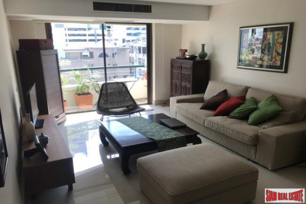 Two Bedroom, Two Bath  Condo with City Views in Sanam Pao-10