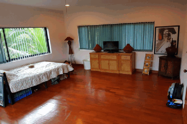 Big Beautiful 4 bedroom house and land for sale - South Pattaya-12