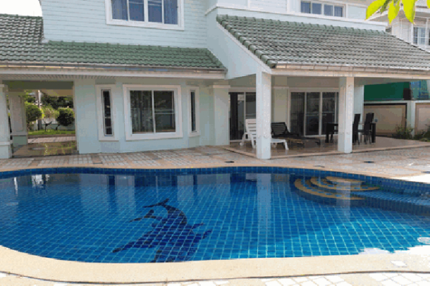 Large 2 Storey house 3 bedroom 5 bathroom with private swimming pool- Naklua-10