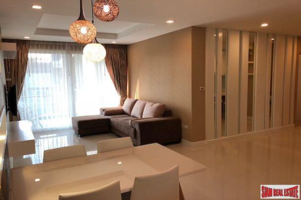 Contemporary Three Bedroom Condo with Jacuzzi Tub in Pattaya-11